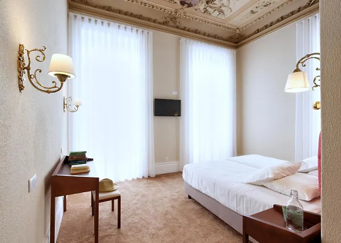 Hotel The Rex - Mansion House - Private Parking 2*