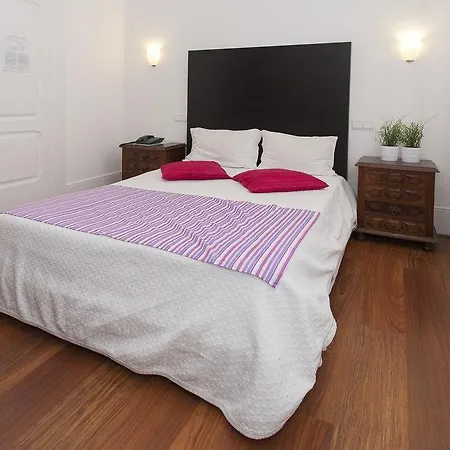 Hotel The Rex - Mansion House - Private Parking
