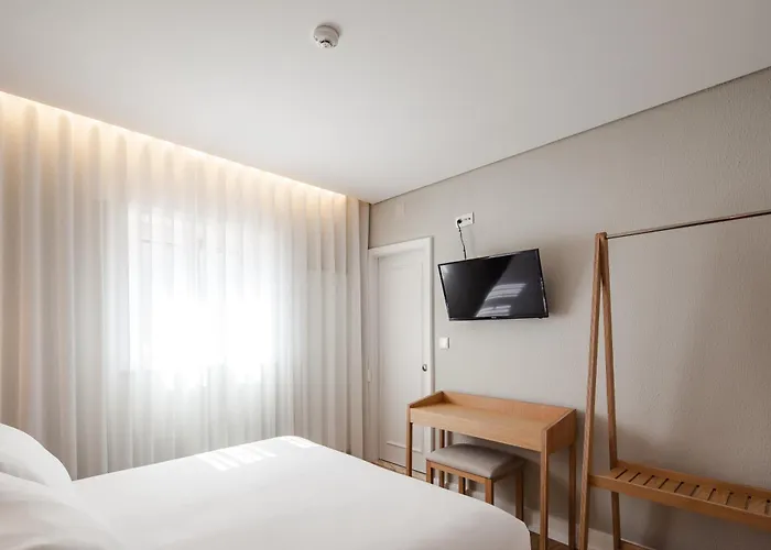 The Rex - Mansion House - Private Parking Hotel 2*