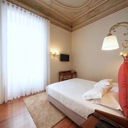 Hotel The Rex - Mansion House - Private Parking Oporto