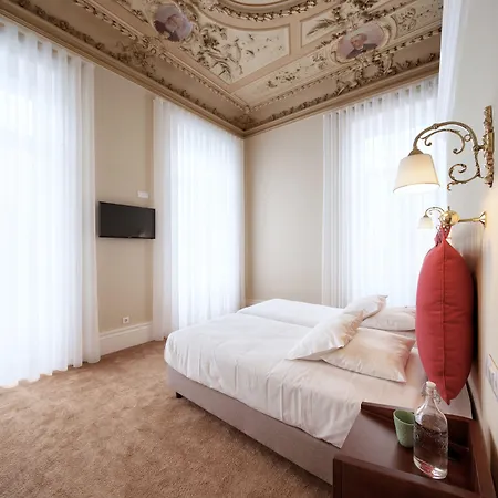 The Rex - Mansion House - Private Parking Hotel